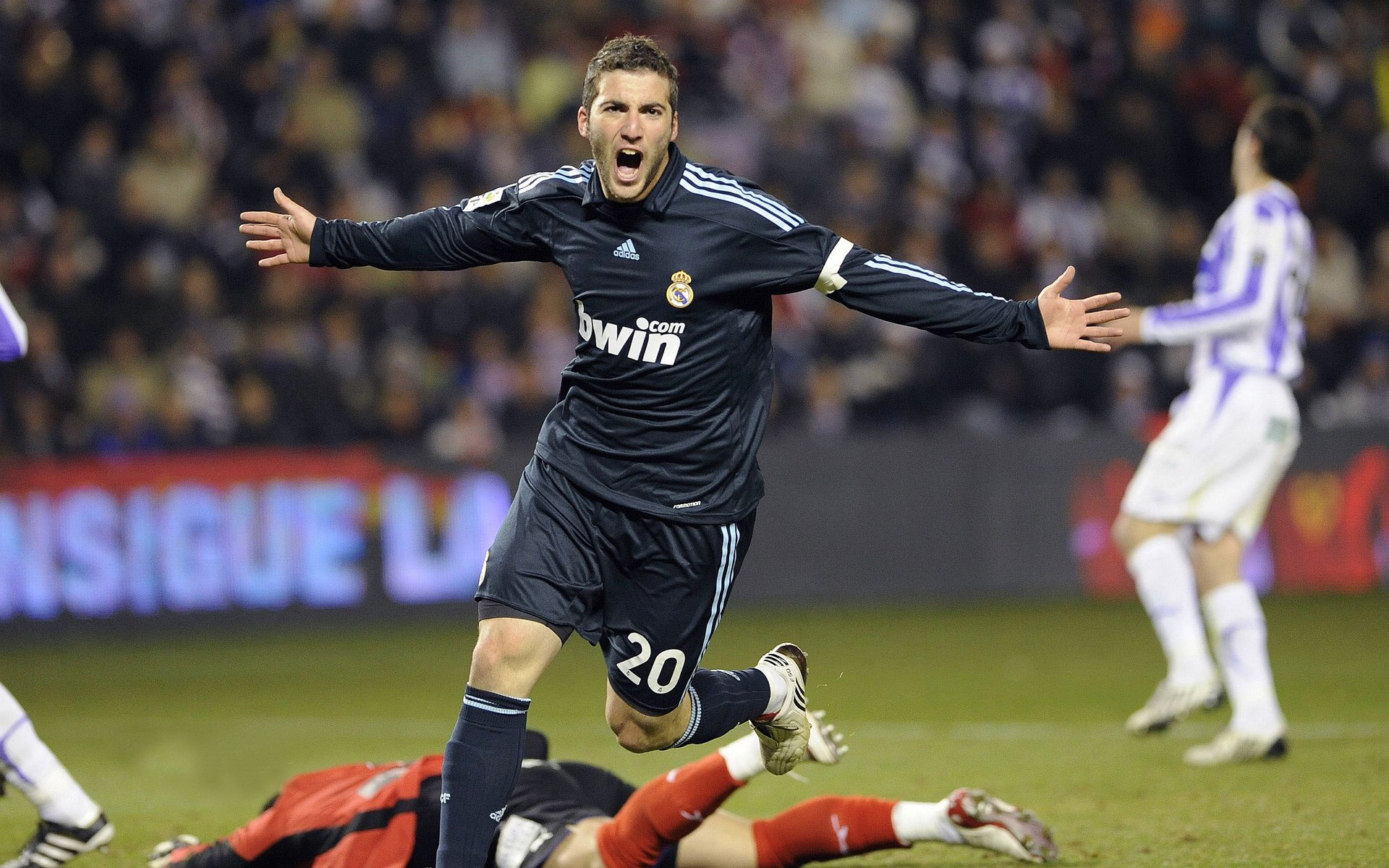 篮网掘金大战，当团队铁壁遇上个人利刃，杰伦·格林上演进攻封神夜