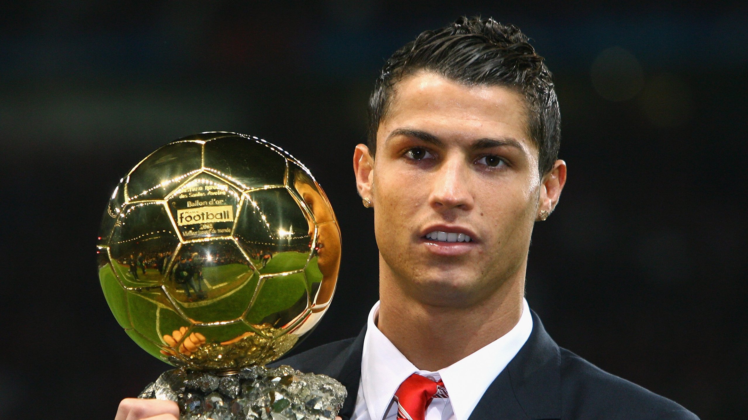 巴萨对阵里昂，迪巴拉彻底打爆防线，当艺术足球遭遇致命手术刀